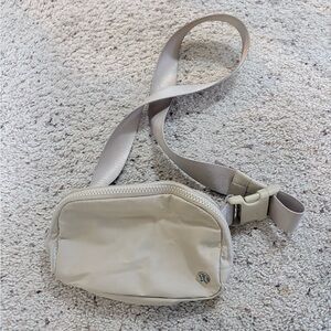 Lululemon Everywhere Belt Bag 1L